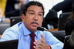 Magno Malta desafia Moraes: “Põe a mão em Bolsonaro. Tenta a sorte”