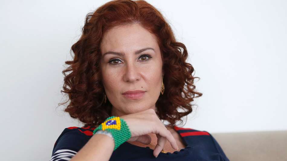 Três dias antes de ser presa Zambelli disse ser ‘exilada política’ na Itália e agradeceu Flávio Bolsonaro